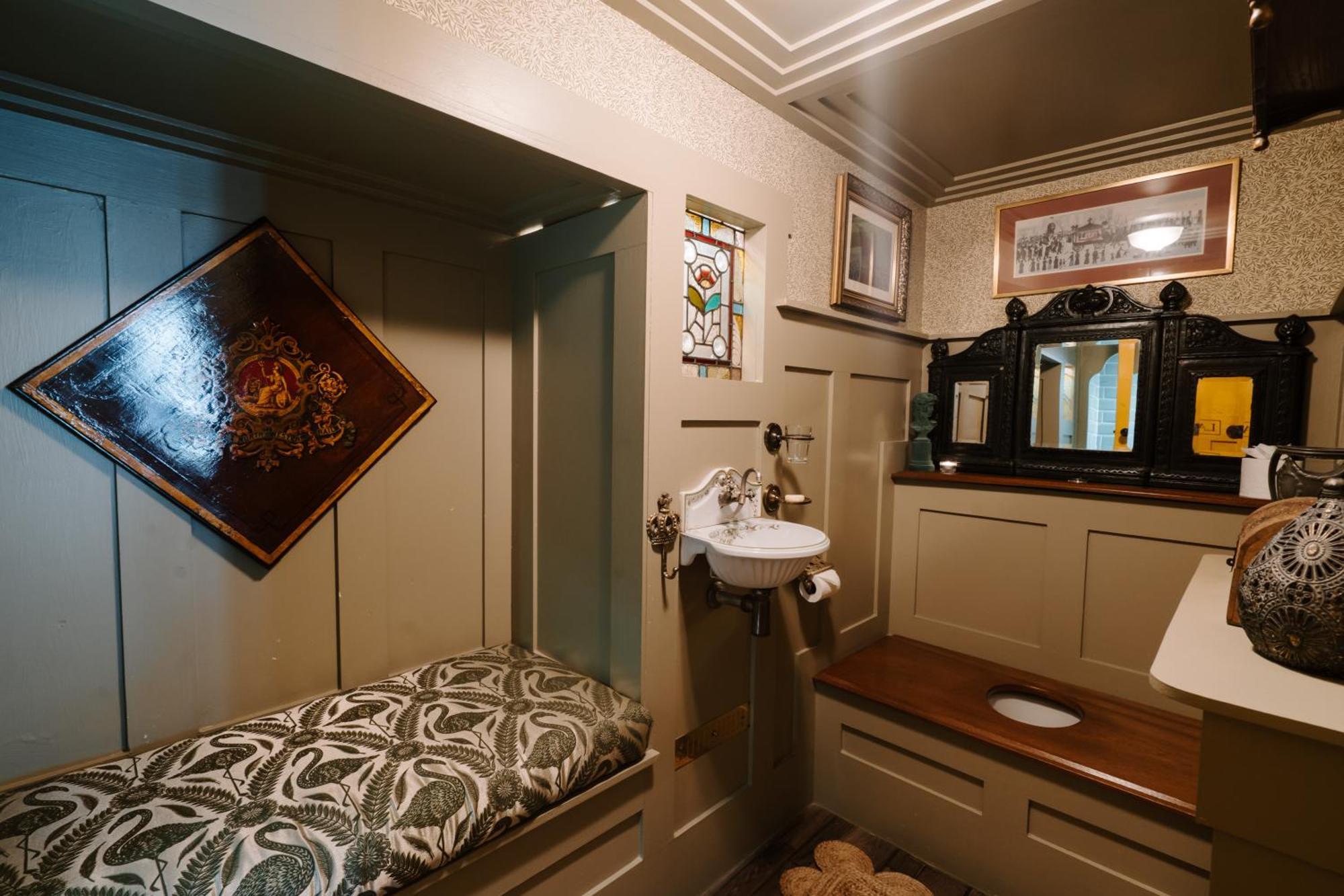 Sheddington Manor - 2 Bedroom Guest House & Cinema Μπέλφαστ Εξωτερικό φωτογραφία